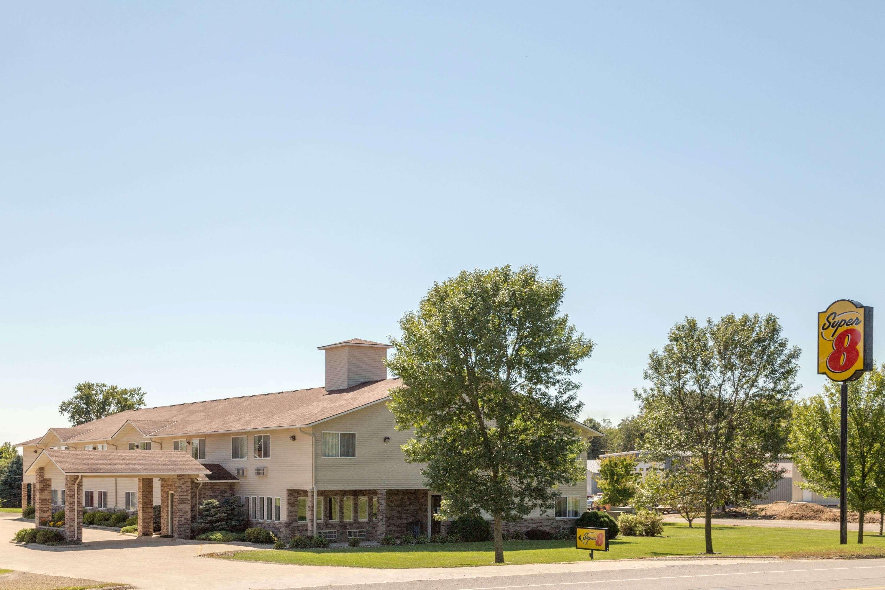 Super 8 By Wyndham Cresco Ia Hotel Buitenkant foto